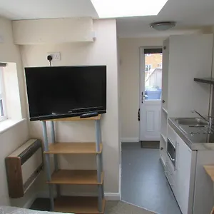  Apartment Independent Two Bed En-suite Annex, Close To