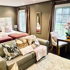  Apartment Emmanuel Block - Cambridge City Centre By Koala & Tree Short Lets & Serviced Accommodation